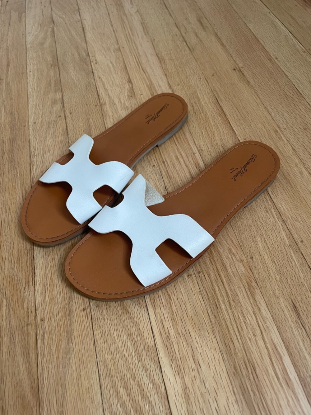 Universal Thread White Cutout Slide Sandals